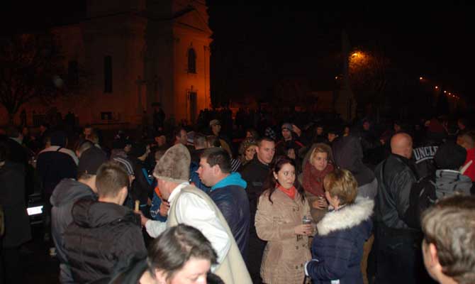 Szentmise után a téren 2015. december 25. képek